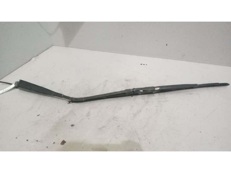 Recambio de brazo limpia delantero izquierdo para renault magnum ab diesel referencia OEM IAM   