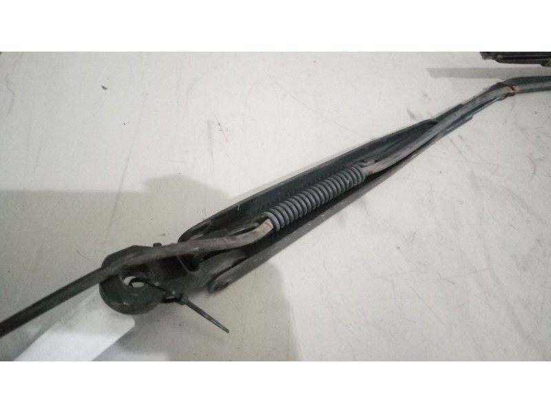 Recambio de brazo limpia delantero izquierdo para renault magnum ab diesel referencia OEM IAM   