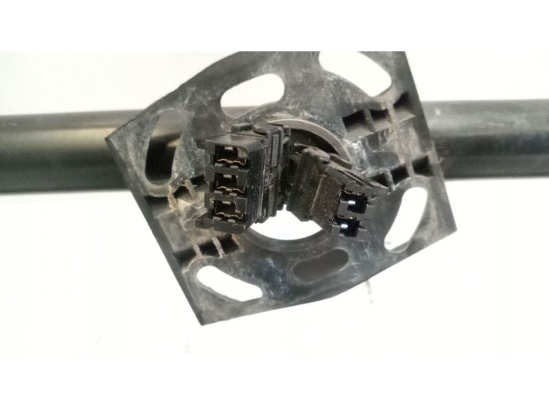 Recambio de brazo retrovisor derecho para renault magnum ab diesel referencia OEM IAM   