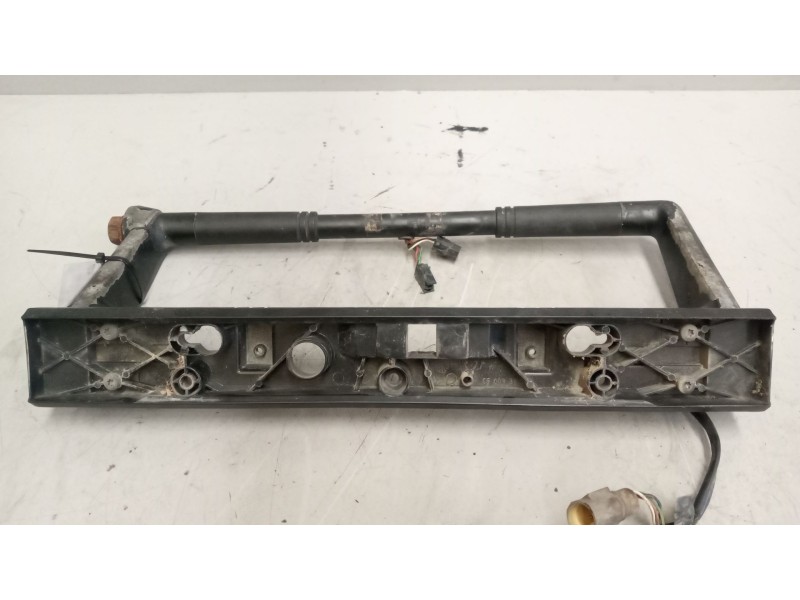 Recambio de brazo retrovisor izquierdo para renault magnum ab diesel referencia OEM IAM   