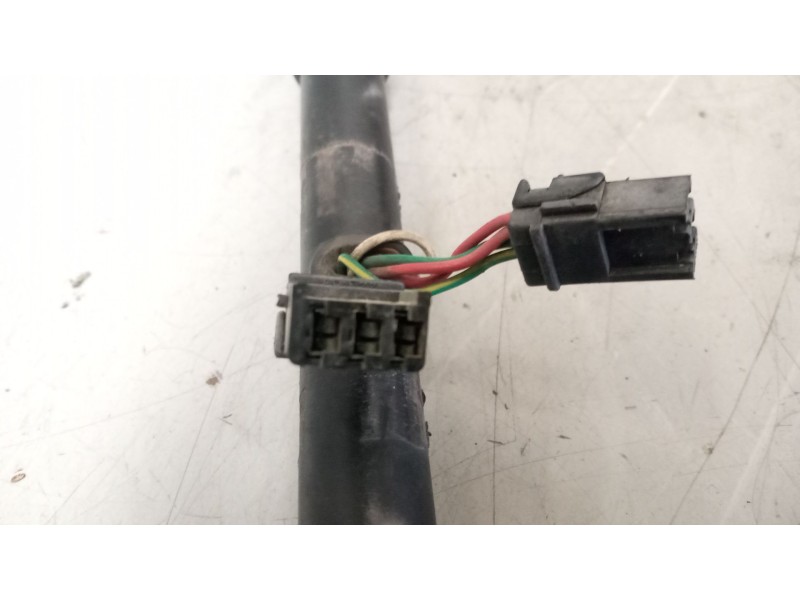 Recambio de brazo retrovisor izquierdo para renault magnum ab diesel referencia OEM IAM   