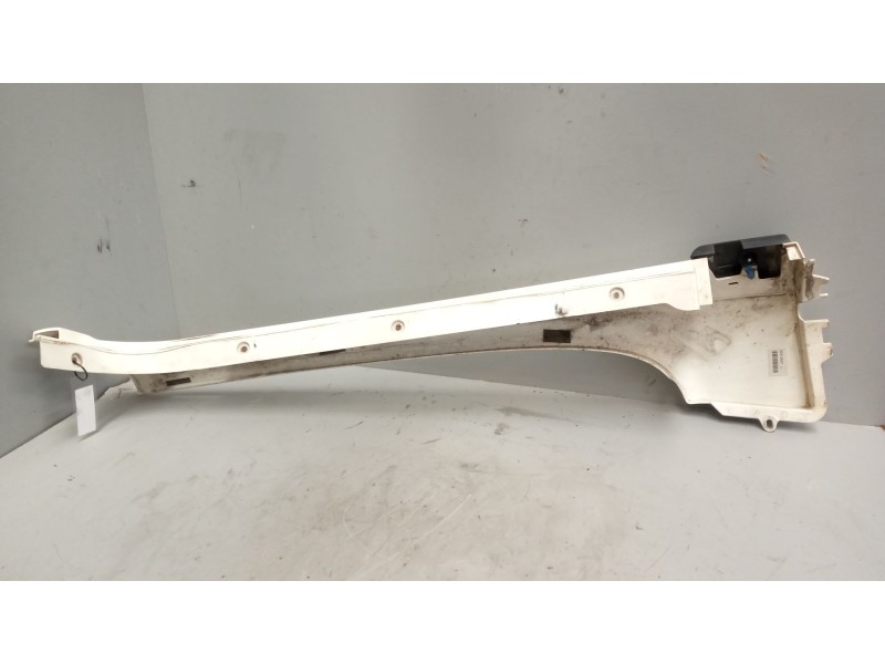 Recambio de moldura luna delantera para man tgx 18.xxx 12.4 diesel referencia OEM IAM 81624100116  DERECHA