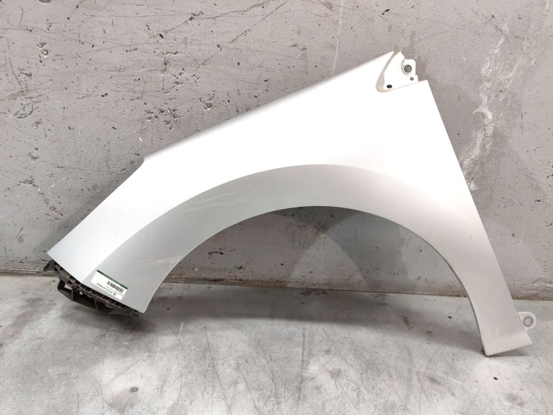 Recambio de aleta delantera izquierda para peugeot 308 confort referencia OEM IAM   