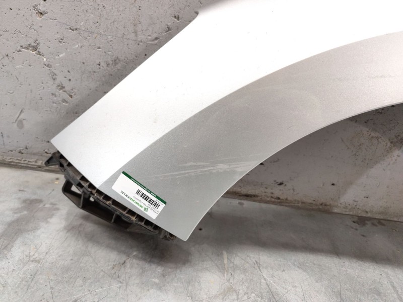 Recambio de aleta delantera izquierda para peugeot 308 confort referencia OEM IAM   