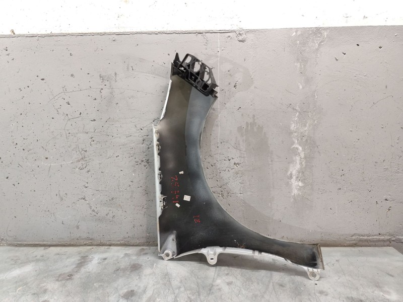 Recambio de aleta delantera izquierda para peugeot 308 confort referencia OEM IAM   