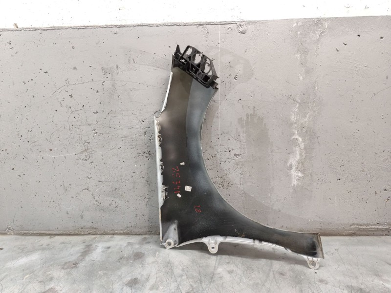 Recambio de aleta delantera izquierda para peugeot 308 confort referencia OEM IAM   