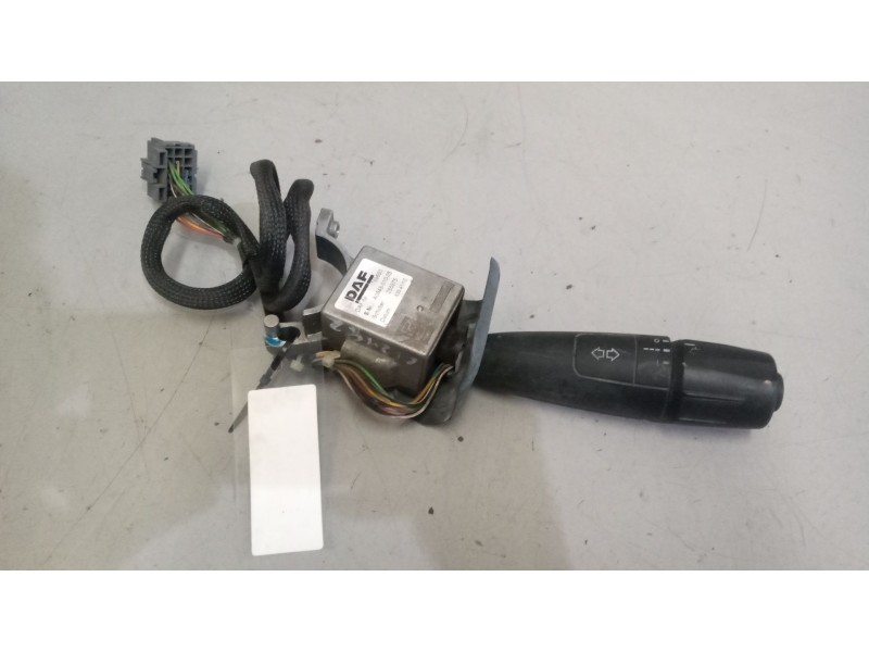 Recambio de mando intermitentes para daf serie xf105.xxx 12.9 diesel referencia OEM IAM 1789660  