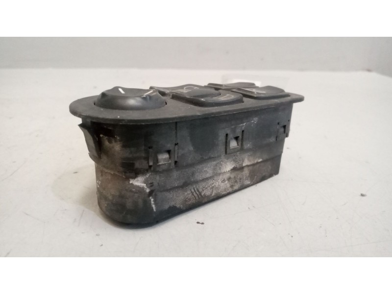 Recambio de mando elevalunas delantero izquierdo para daf serie xf105.xxx 12.9 diesel referencia OEM IAM 1811135  