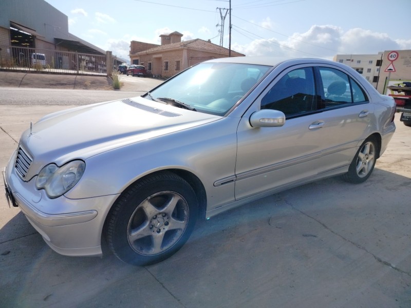 mercedes-benz clase c (w203) berlina del año 2000