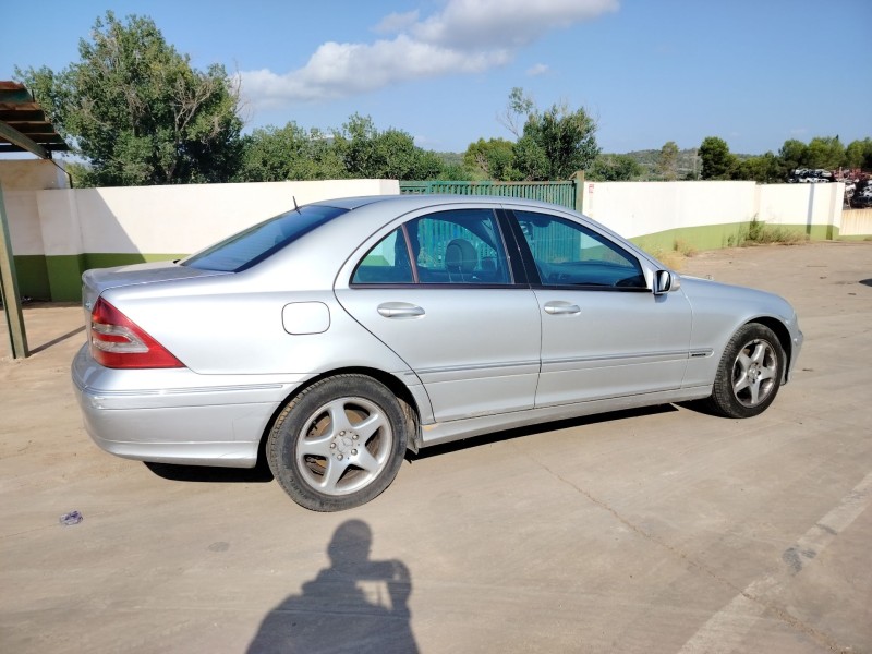 mercedes-benz clase c (w203) berlina del año 2000