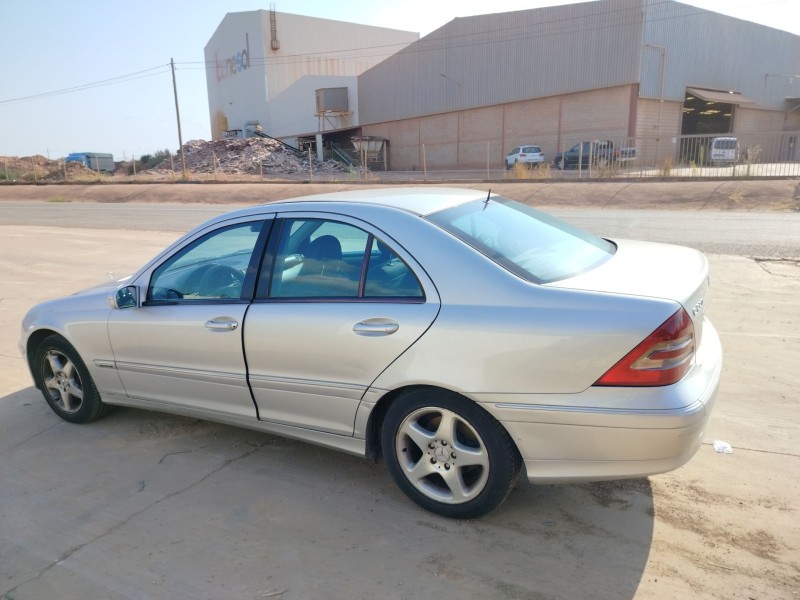 mercedes-benz clase c (w203) berlina del año 2000