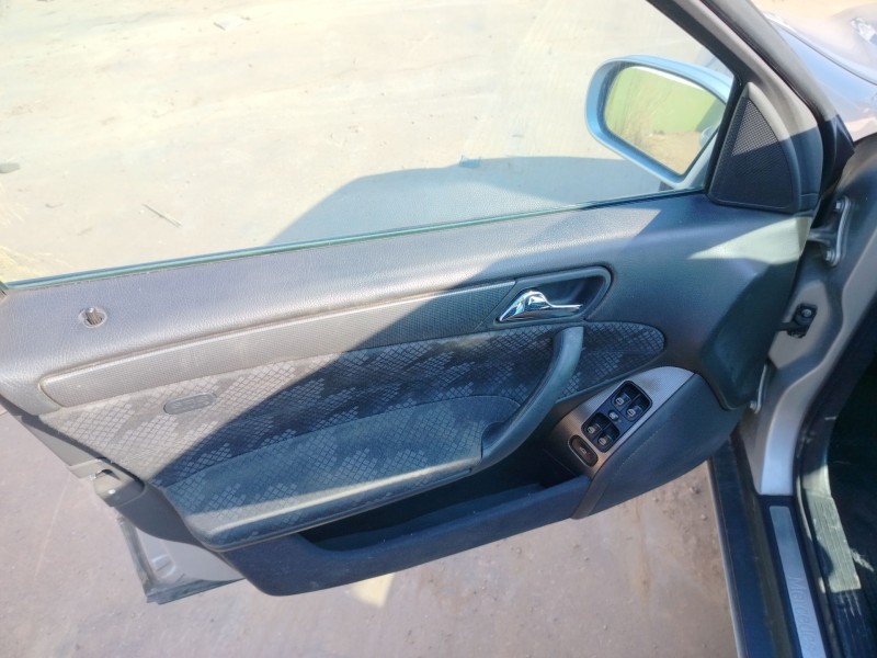 mercedes-benz clase c (w203) berlina del año 2000