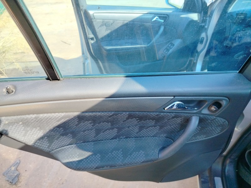 mercedes-benz clase c (w203) berlina del año 2000