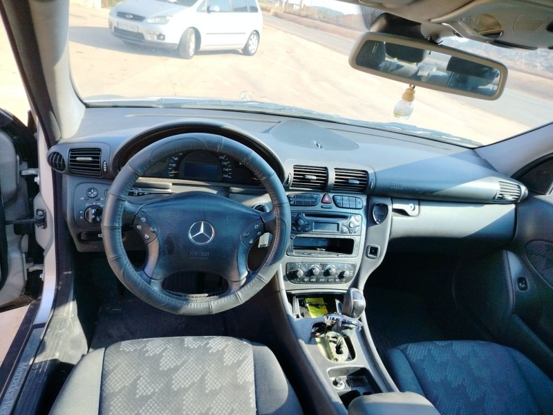 mercedes-benz clase c (w203) berlina del año 2000