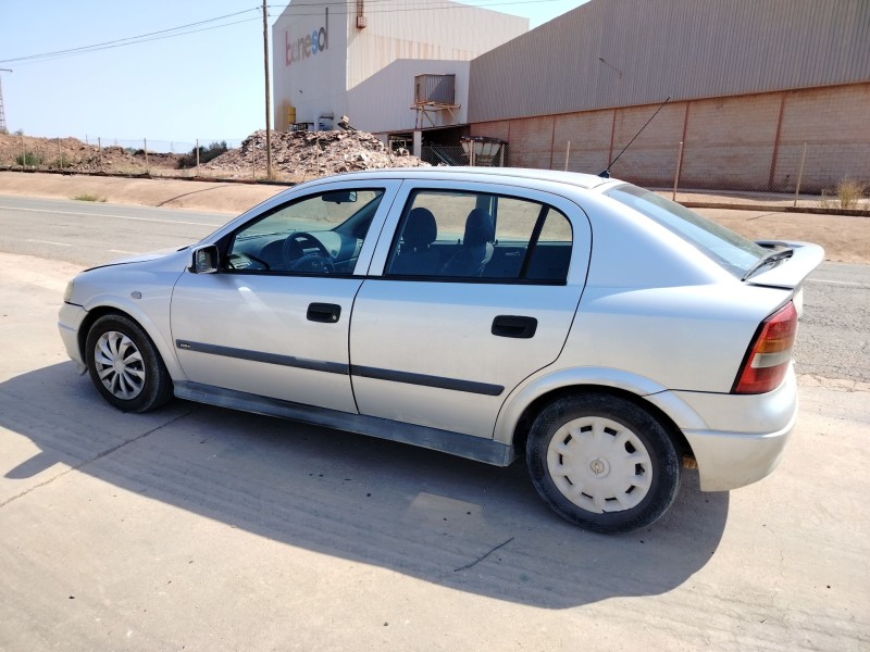 opel astra g berlina del año 2002