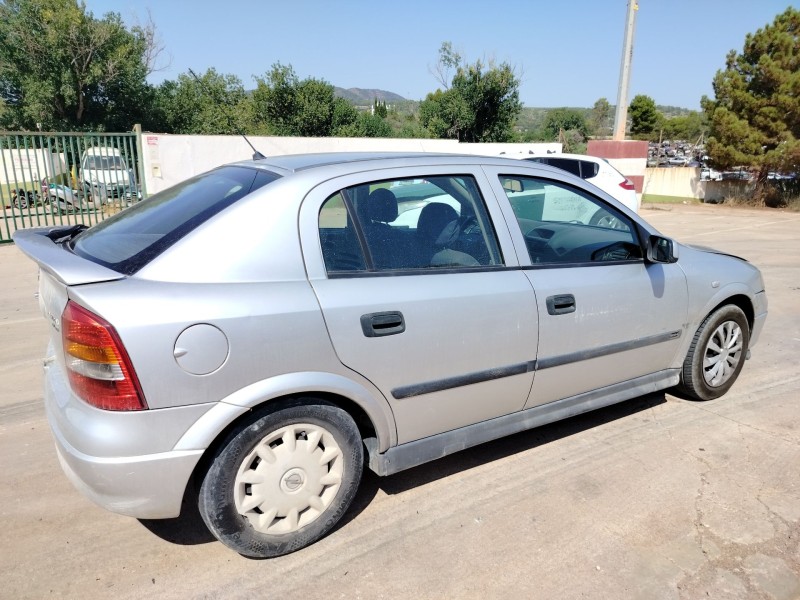 opel astra g berlina del año 2002