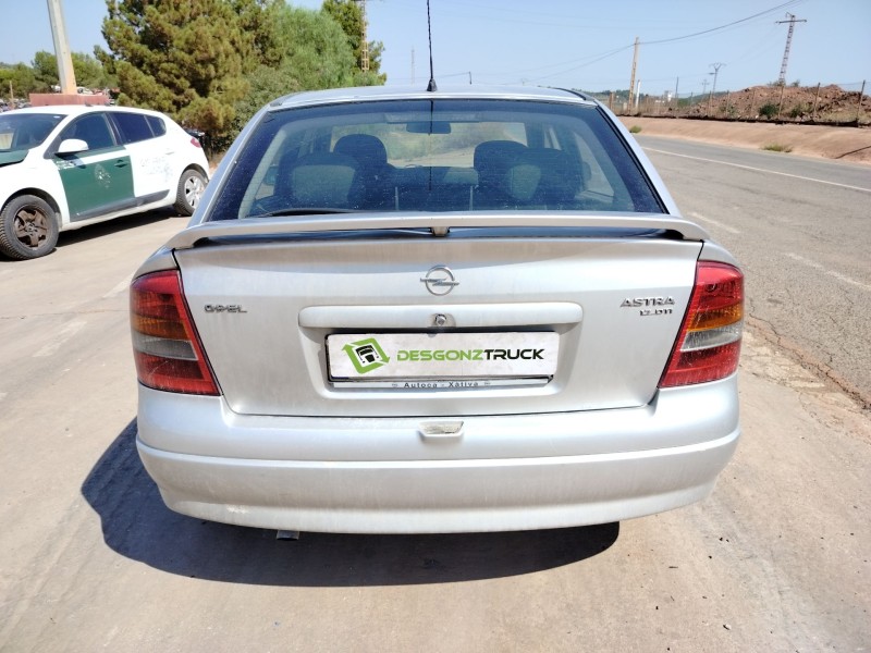 opel astra g berlina del año 2002