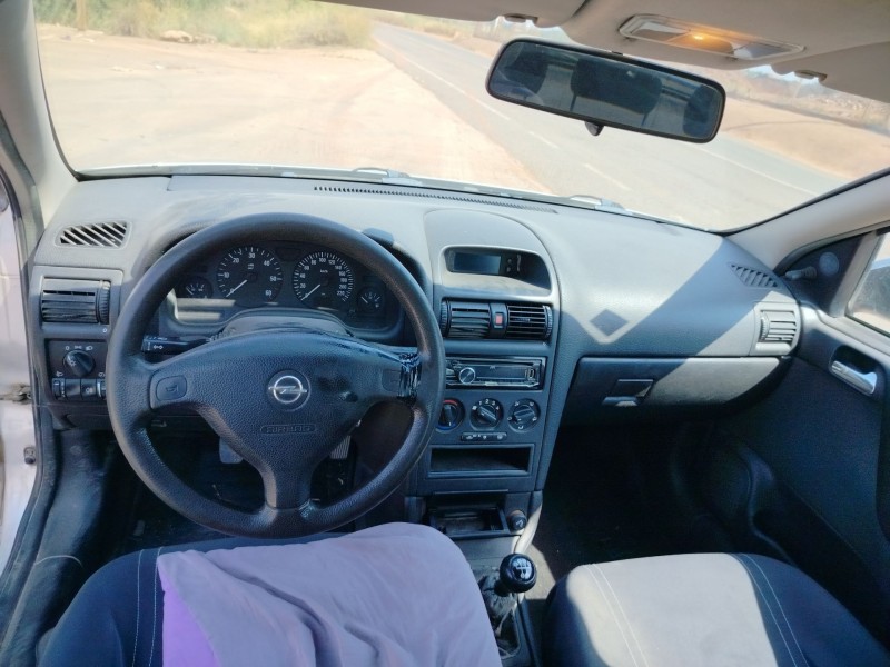 opel astra g berlina del año 2002