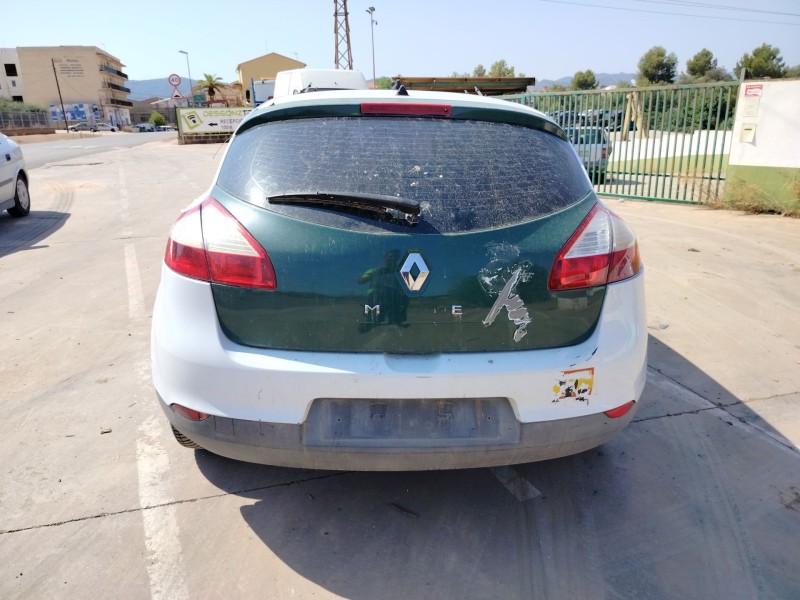 renault megane iii berlina 5 p del año 2013