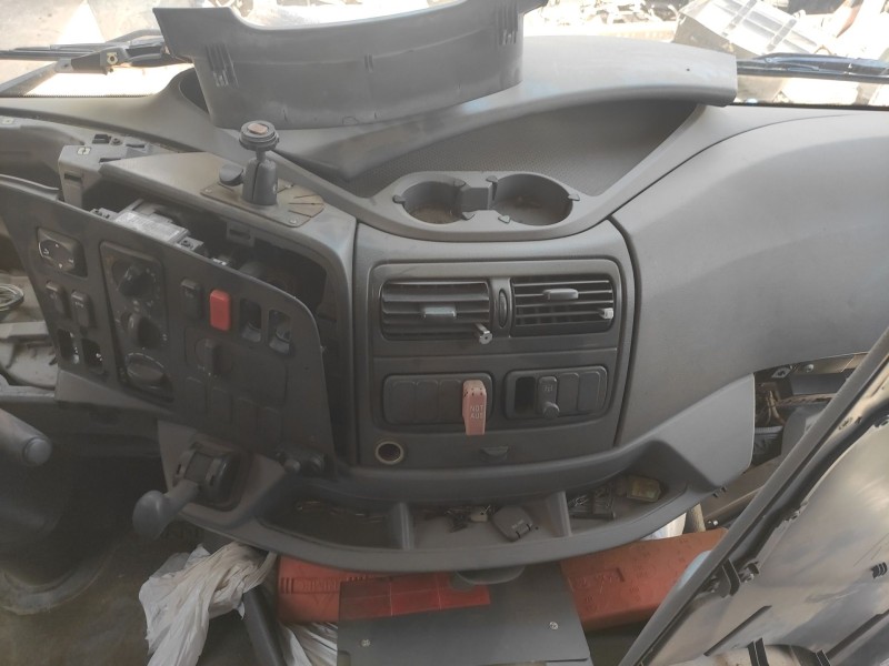 mercedes-benz axor 2-ejes 18 ton 2004  del año 2008