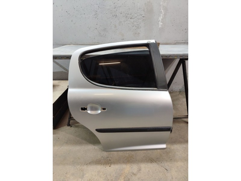 Recambio de puerta trasera derecha para peugeot 207 1.4 16v vti referencia OEM IAM   