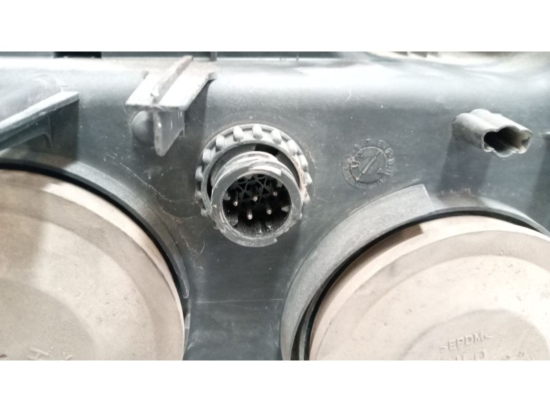 Recambio de faro izquierdo para renault magnum ab diesel referencia OEM IAM 5010623620  