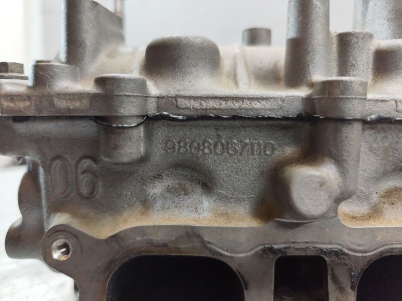 Recambio de culata para citroën c4 picasso ii 1.2 thp 130 referencia OEM IAM 9808067110  HN02