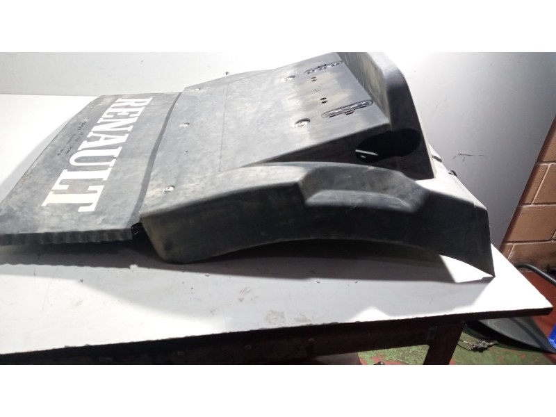 Recambio de guardabarros trasero derecho para renault magnum ab 2005 12.8 diesel referencia OEM IAM   