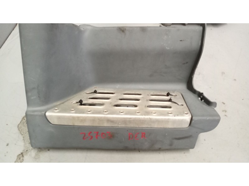 Recambio de peldaño derecho para volvo fm xxx 12.8 diesel referencia OEM IAM 82420408 21868329 82875886