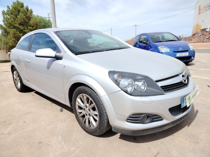 opel astra h gtc (a04) del año 2009