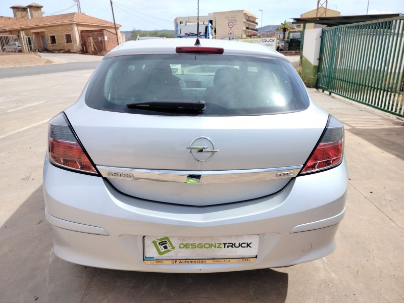 opel astra h gtc (a04) del año 2009