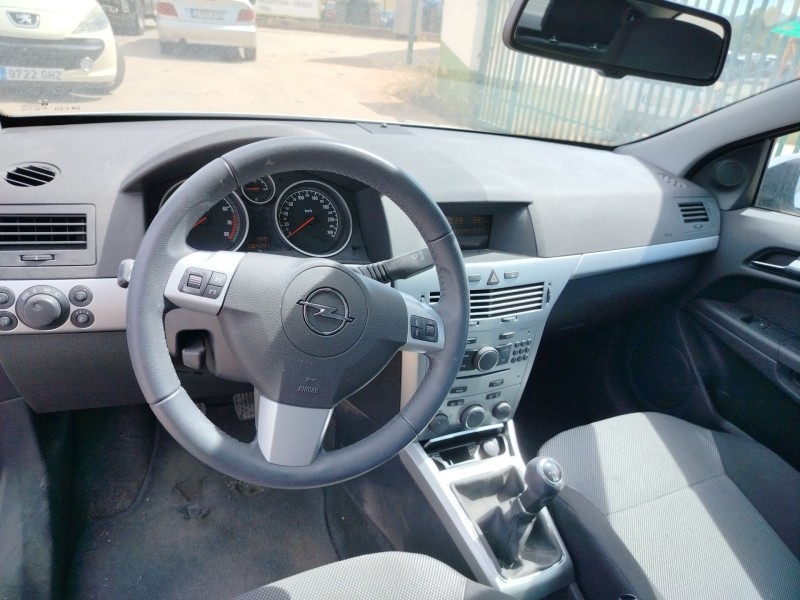 opel astra h gtc (a04) del año 2009