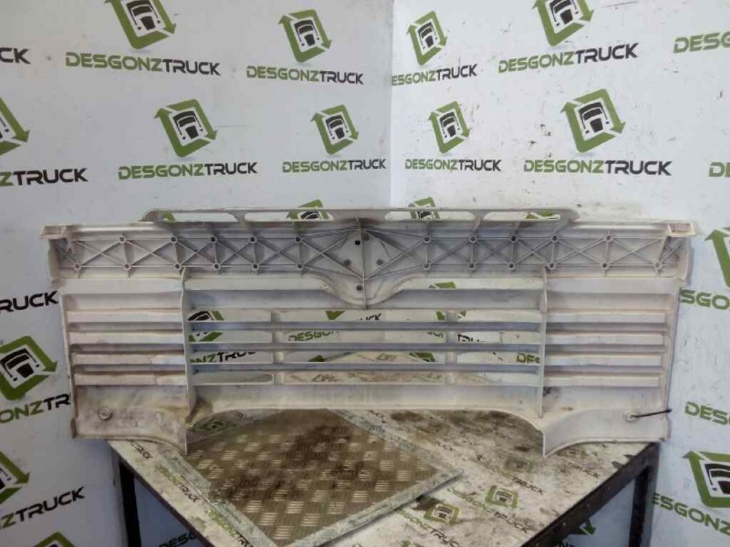 Recambio de rejilla delantera central para renault 430 magnum e2 12.0 diesel referencia OEM IAM 5010353336  
