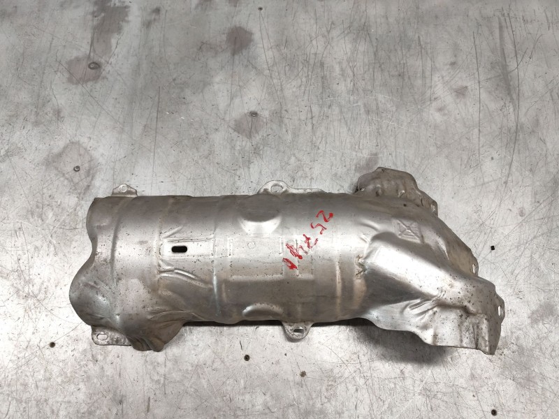 Recambio de protector de escape para peugeot 308 confort referencia OEM IAM 9687801580  