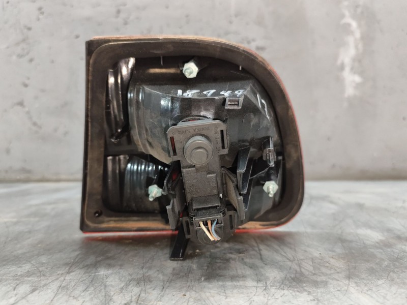 Recambio de piloto trasero izquierdo interior para seat leon (1m1) signo referencia OEM IAM 13040H  