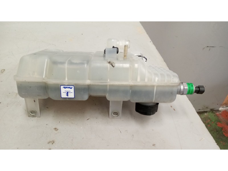 Recambio de deposito expansion para iveco sunrise referencia OEM IAM 5801255878  