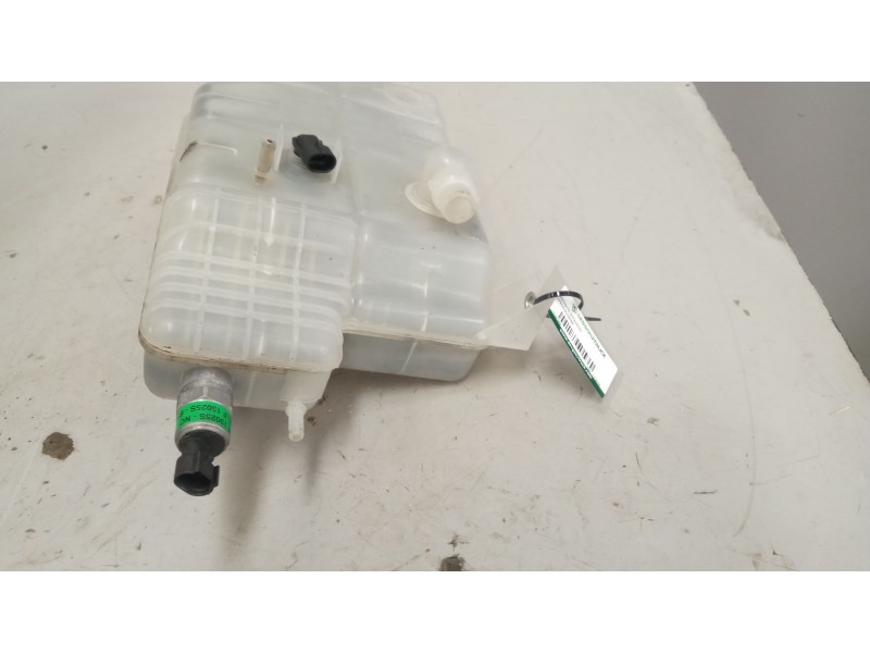 Recambio de deposito expansion para iveco sunrise referencia OEM IAM 5801255878  