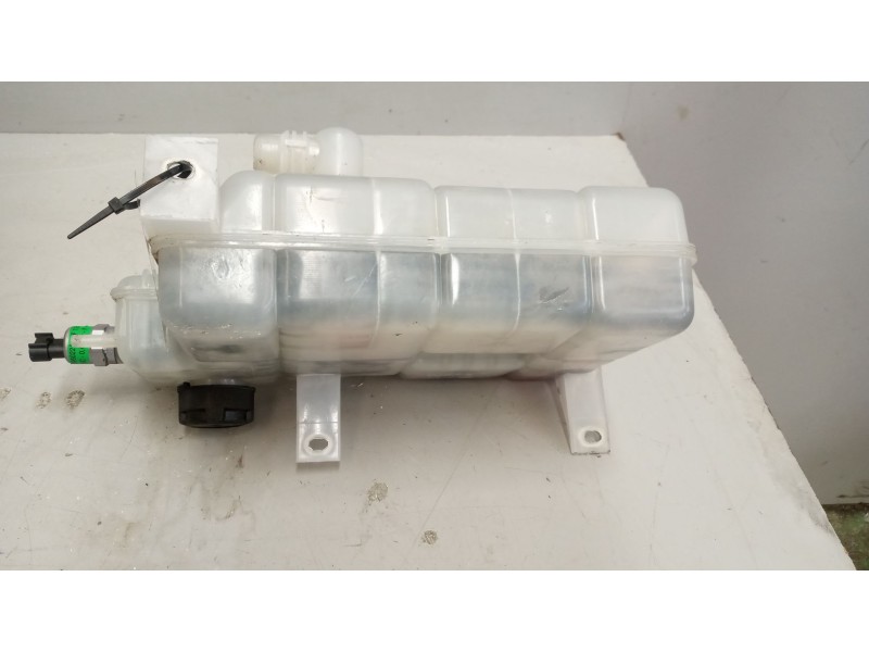 Recambio de deposito expansion para iveco sunrise referencia OEM IAM 5801255878  