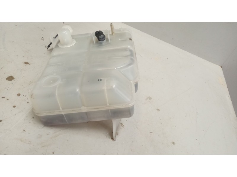 Recambio de deposito expansion para iveco sunrise referencia OEM IAM 5801255878  