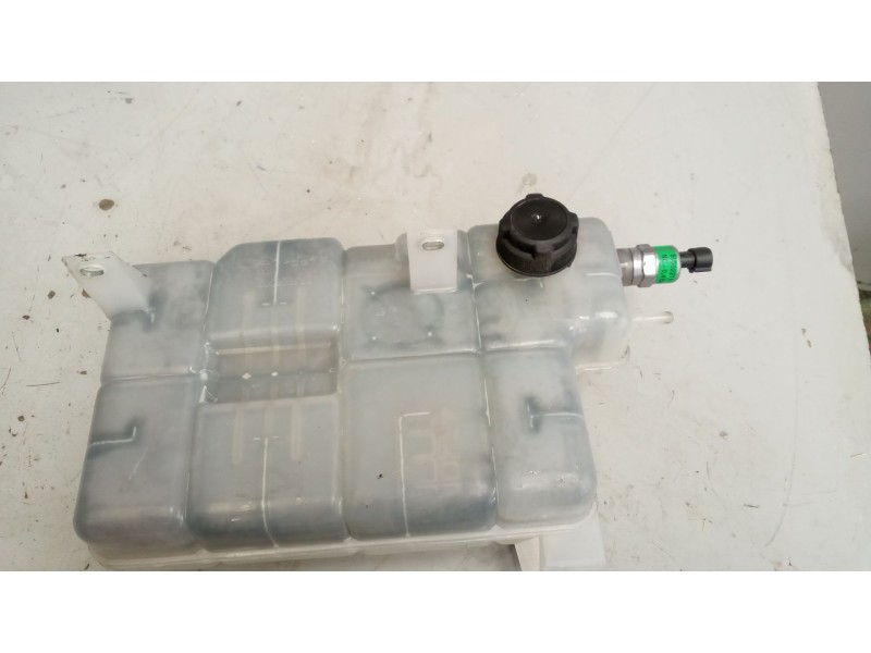 Recambio de deposito expansion para iveco sunrise referencia OEM IAM 5801255878  
