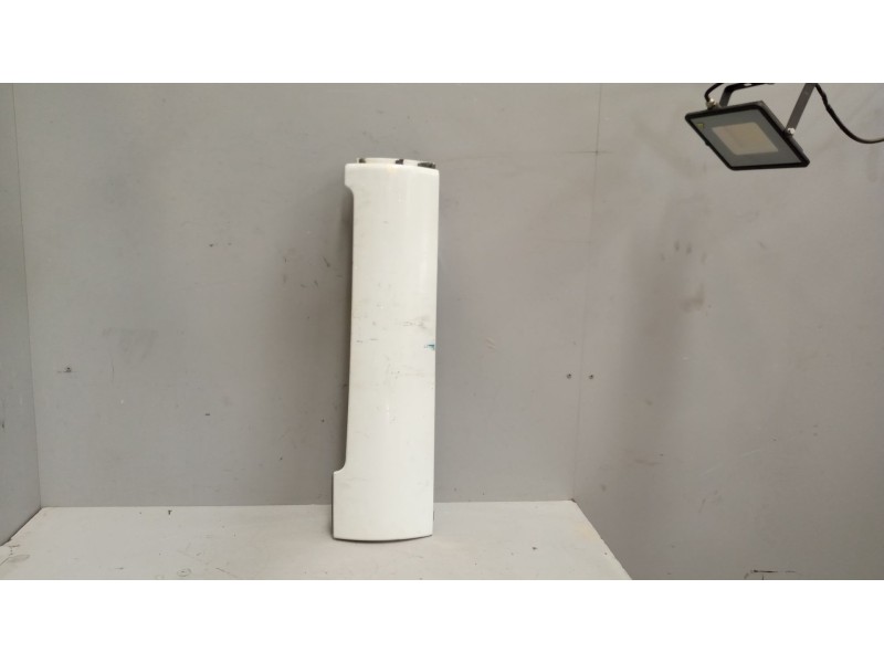 Recambio de deflector derecho para iveco eurocargo 3.9 diesel referencia OEM IAM 500336317  