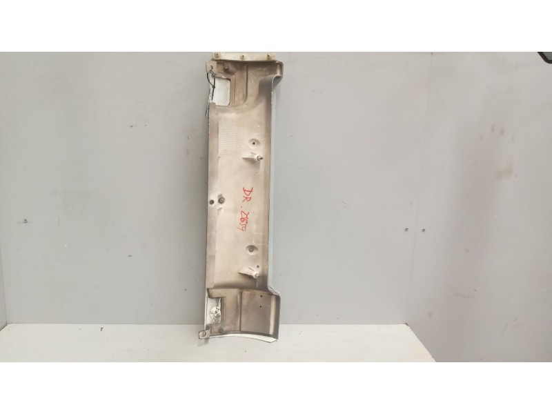 Recambio de deflector derecho para iveco eurocargo 3.9 diesel referencia OEM IAM 500336317  