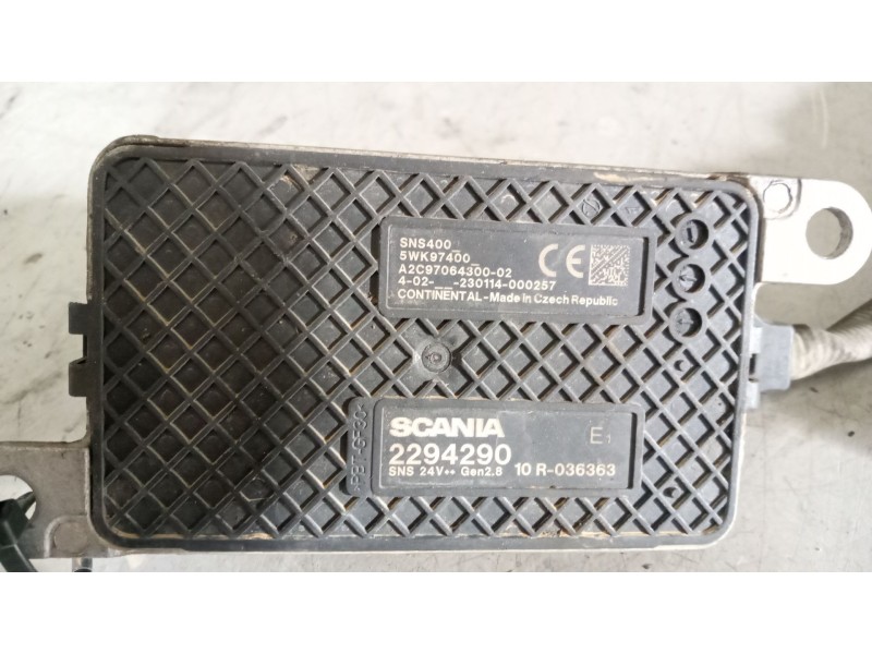 Recambio de sensor noxe para scania magnus referencia OEM IAM 2294290  