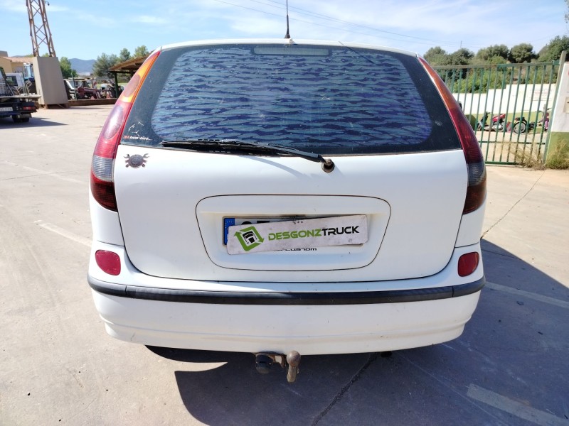 nissan almera tino (v10m) del año 2001