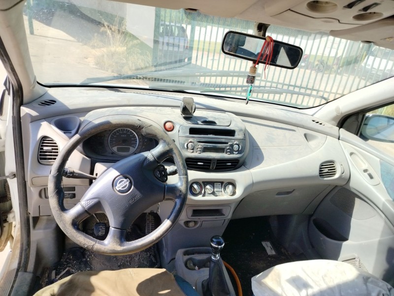 nissan almera tino (v10m) del año 2001