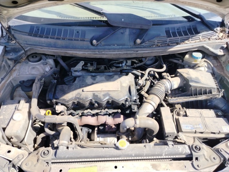 nissan almera tino (v10m) del año 2001