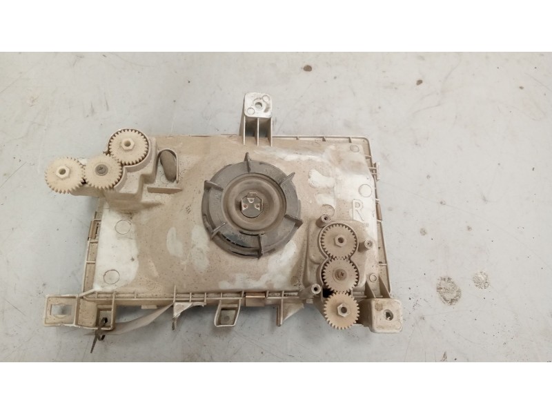 Recambio de faro derecho para nissan cabstar e cabina simple cabina individual referencia OEM IAM   