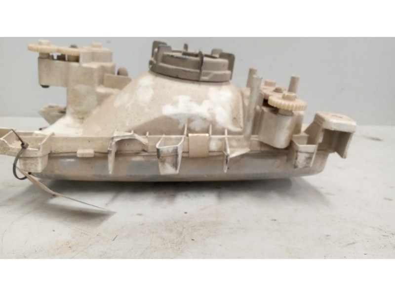 Recambio de faro derecho para nissan cabstar e cabina simple cabina individual referencia OEM IAM   