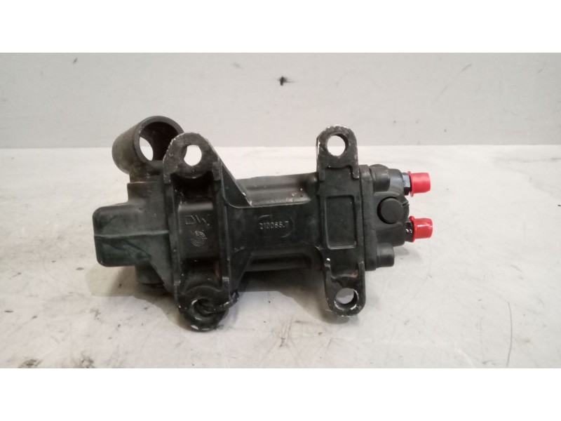 Recambio de brazo elevacion cabina para renault midlum 6.2 diesel referencia OEM IAM 5010316436  