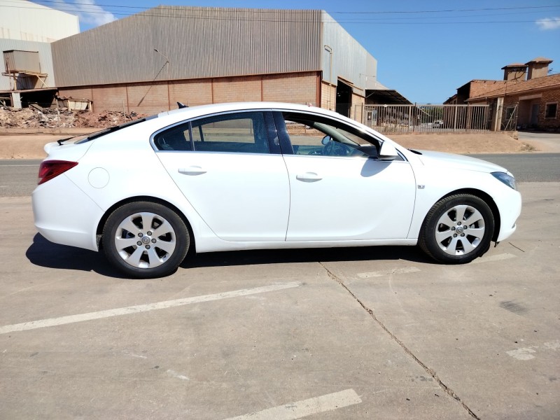 opel insignia a sedán (g09) del año 2011